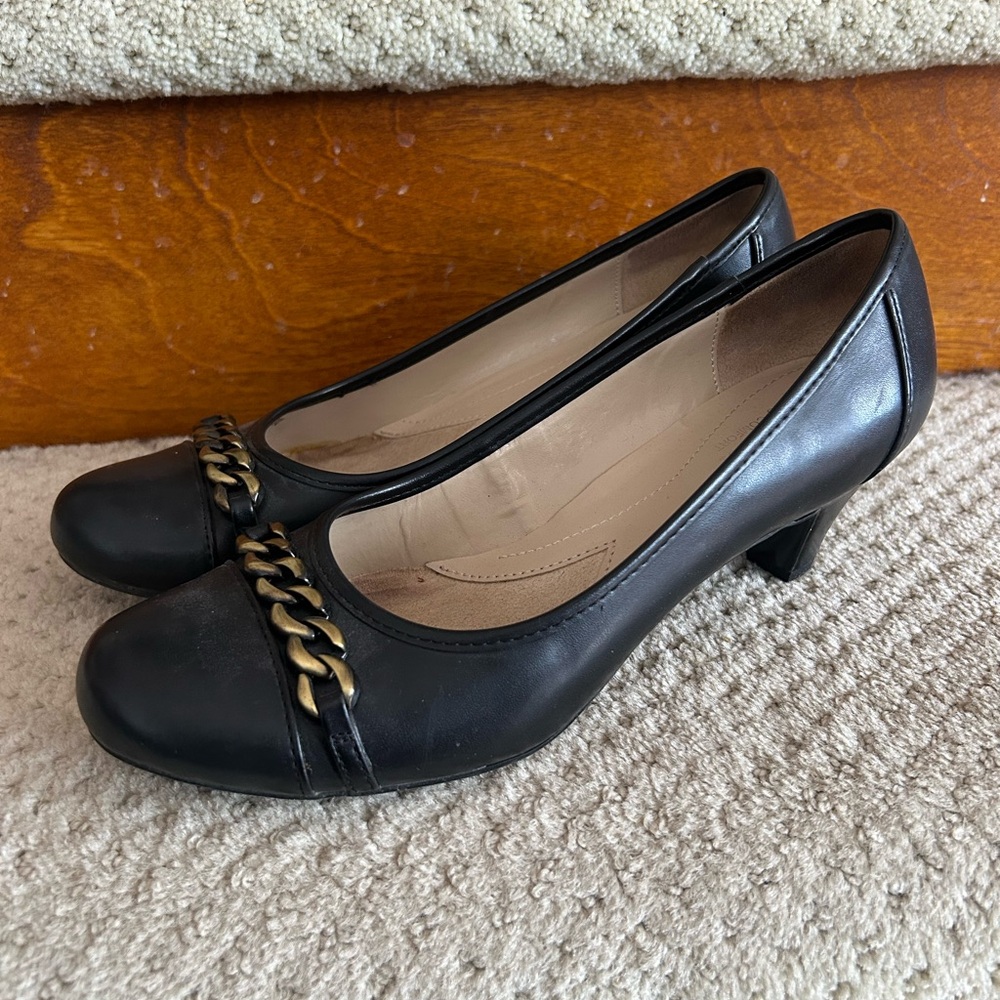 Naturalizer Black and Gold Leather Kitten Heel Pumps❤️7